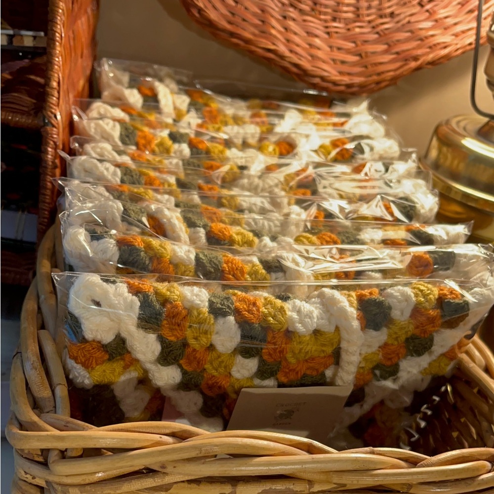 SYD. -CROCHET BOOK/kindle sleeve - Picture 6 of 7